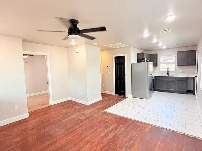 Building Photo - 5909 NW 40th St