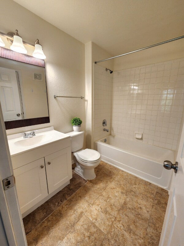 Building Photo - 4008 Riviera Grove