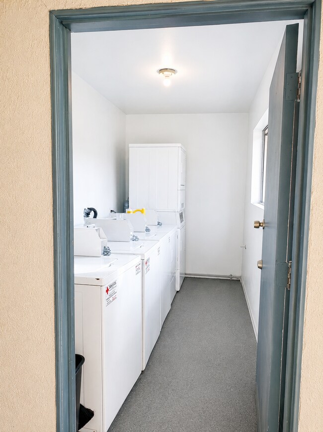 Building Photo - 1 Bed / 1 Bath Fully Renovated – First Floor – Parking Included | Van Nuys