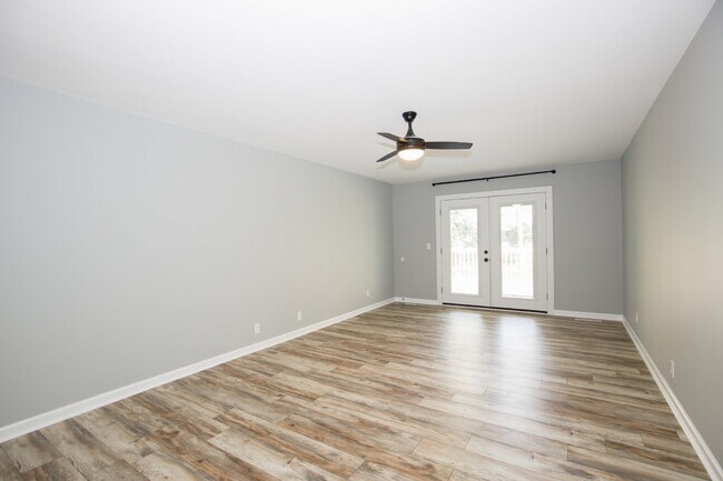 Building Photo - Gorgeous Fully Renovated 3 bedroom home in the Heart of Whispering Pines