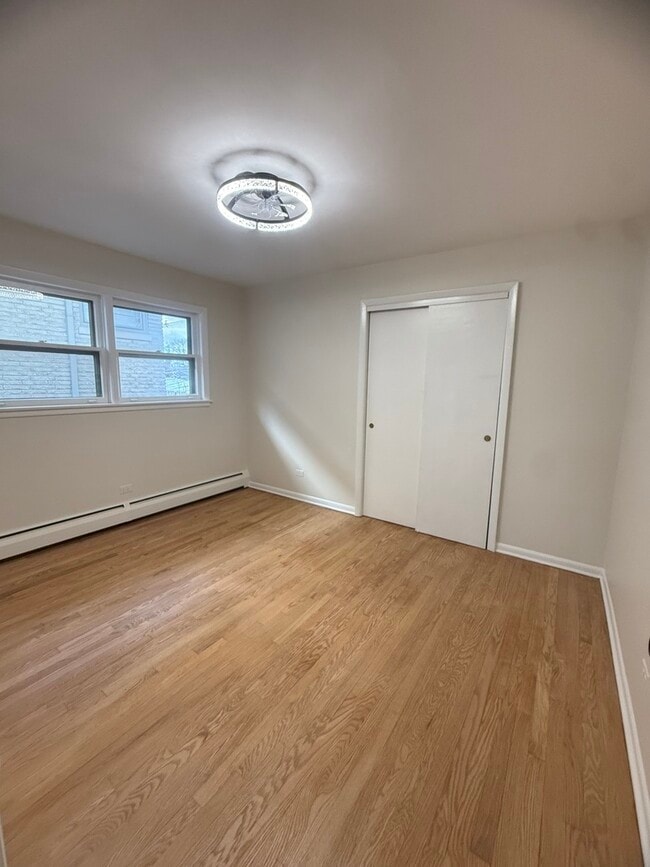 Building Photo - 2308 Oakton St