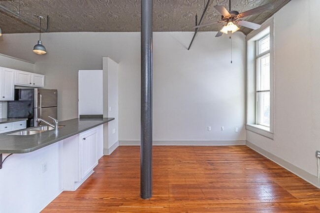 Building Photo - Nash Street Lofts Unit F