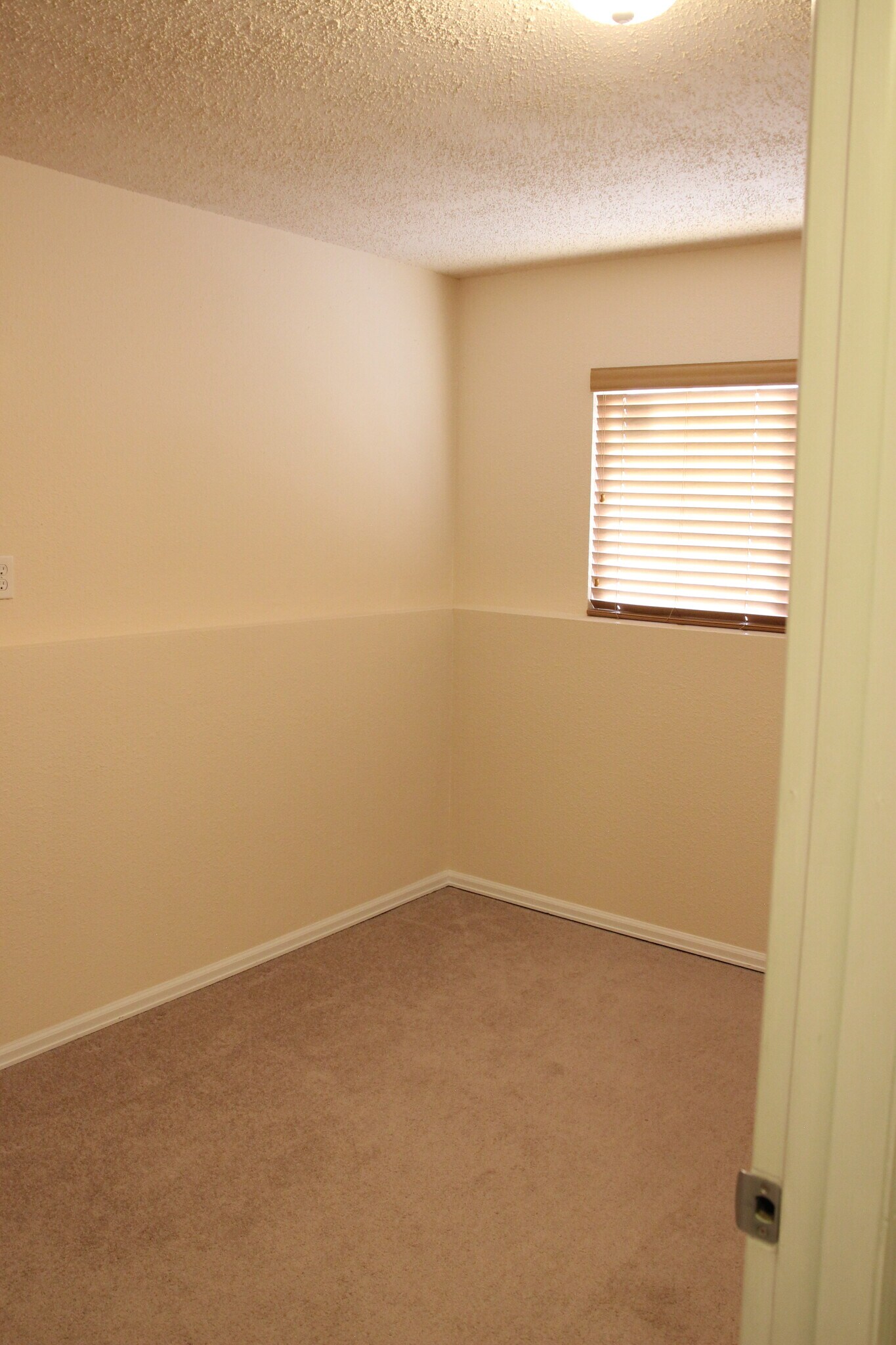 Building Photo - 6610 Parkridge Ct
