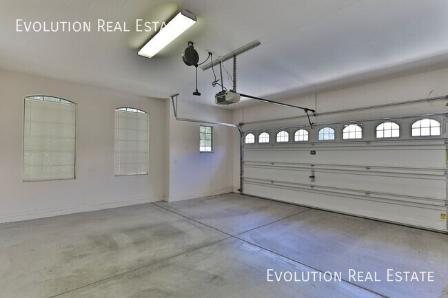 Building Photo - 3067 E Palmdale Ln