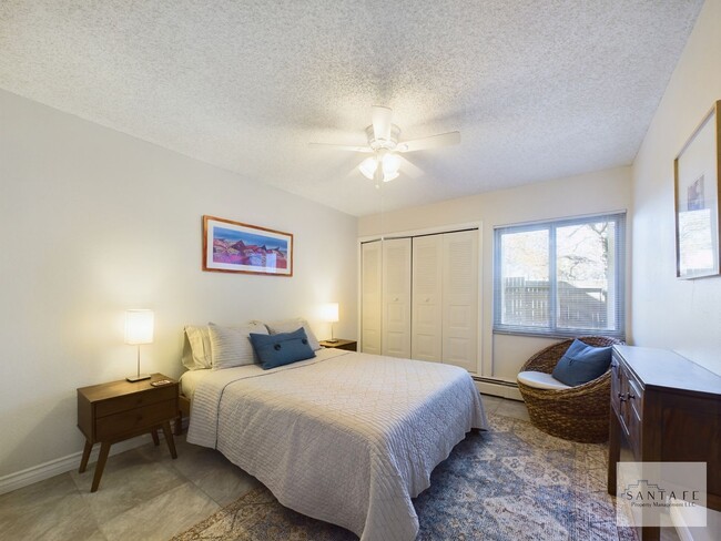 Building Photo - Gorgeous Ground Level Condo at Los Arroyos across from Hospital