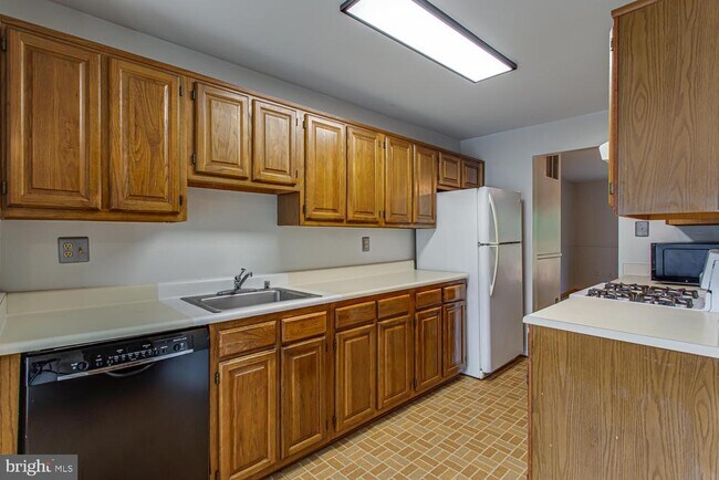 Building Photo - 14493 Four Chimney Dr