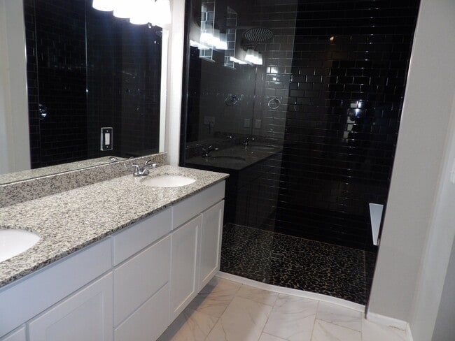 Building Photo - 6520 Golden Briar Ln