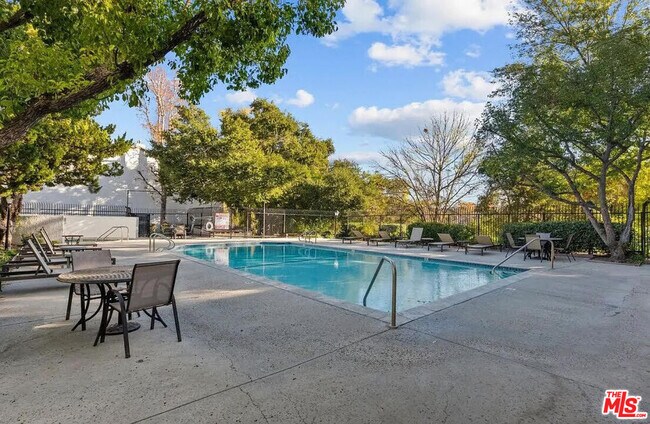 Building Photo - 4710 Park Granada