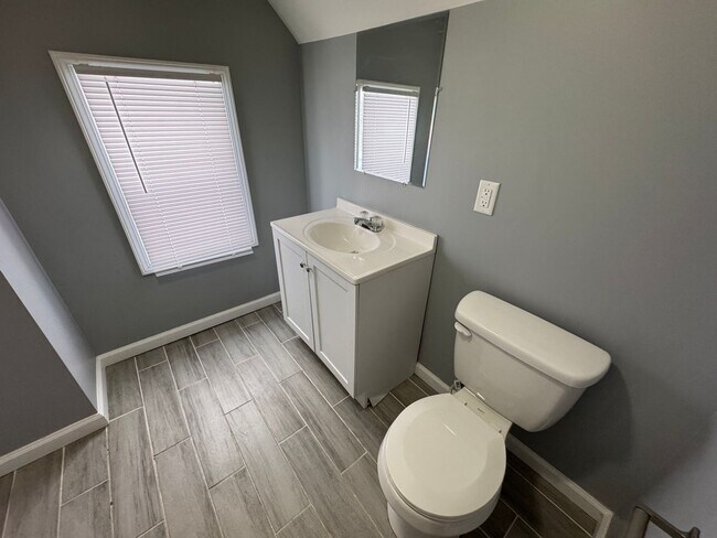 Building Photo - 1129-1131 S Sheffield Avenue