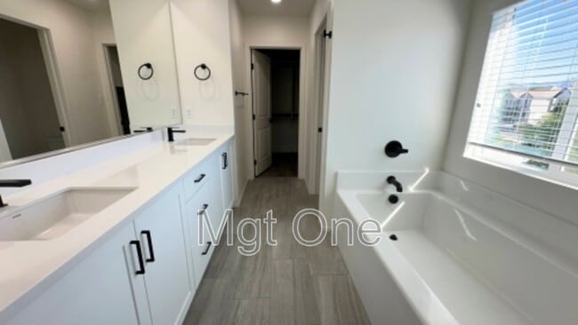 Building Photo - 1784 Julie Dr