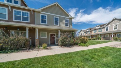 Building Photo - End-unit townhome in Soaring Eagles