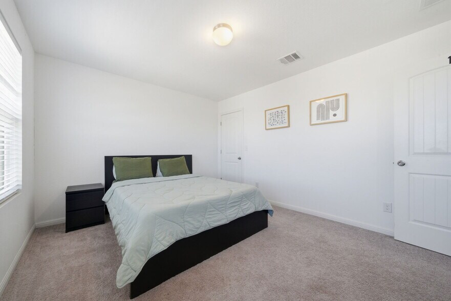 Building Photo - 13011 Tarland St