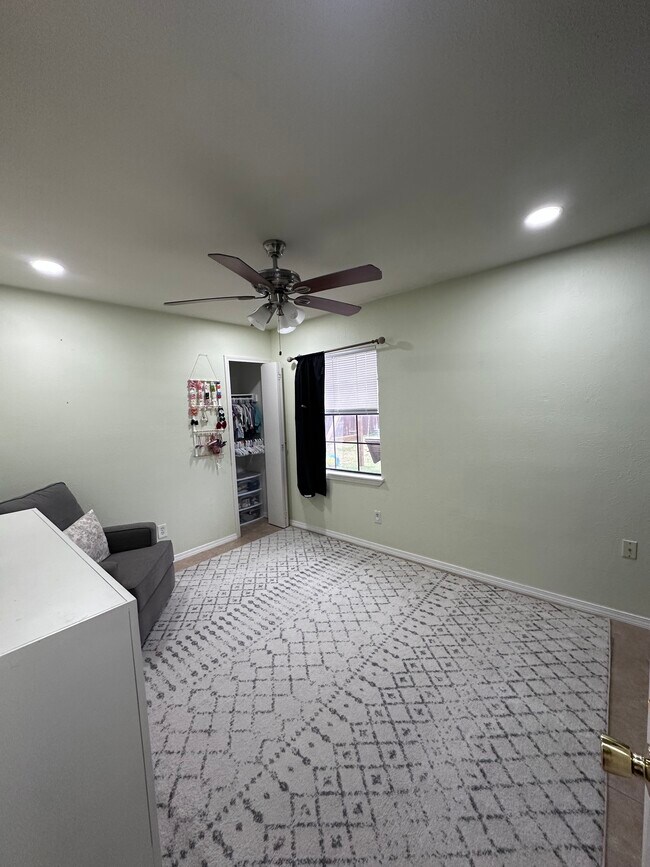 Building Photo - 6916 Elliot Ct