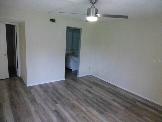 Building Photo - 119 Lakeside Dr