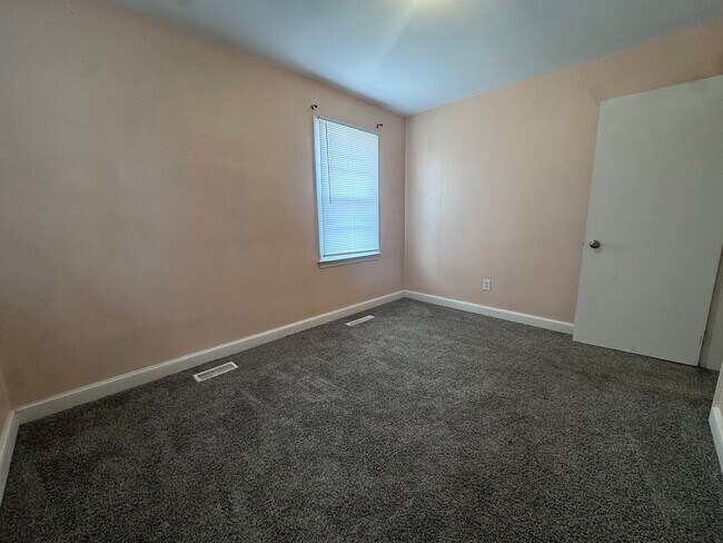 Building Photo - 302 Brookwood Ave