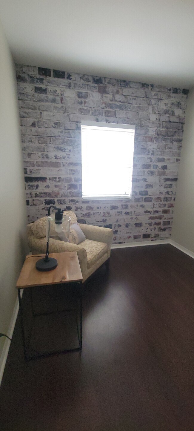 Building Photo - 1064 N Tamiami Trl