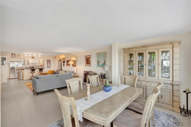 Building Photo - 5005 Collins Ave