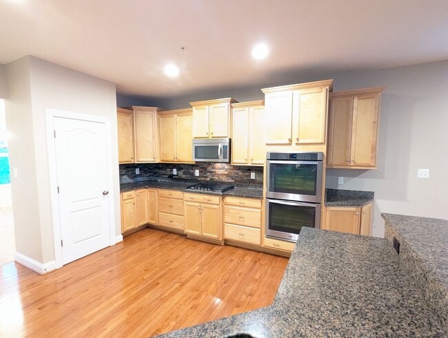 Building Photo - STUNNING Single Family Home in Brunswick C...