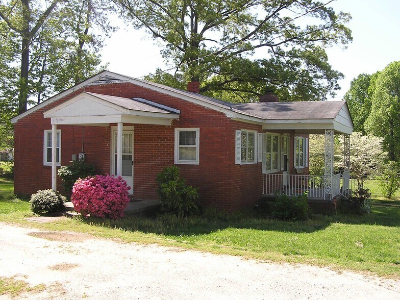 Building Photo - 5505 Hilltop Rd