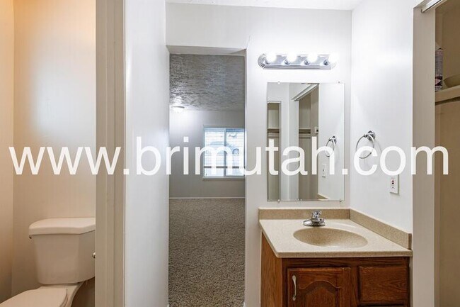 Building Photo - 4670 Stratton Dr E