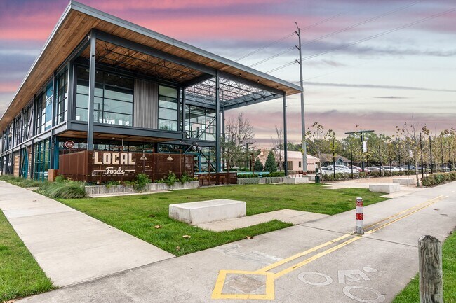 Building Photo - 2471 W 11th St