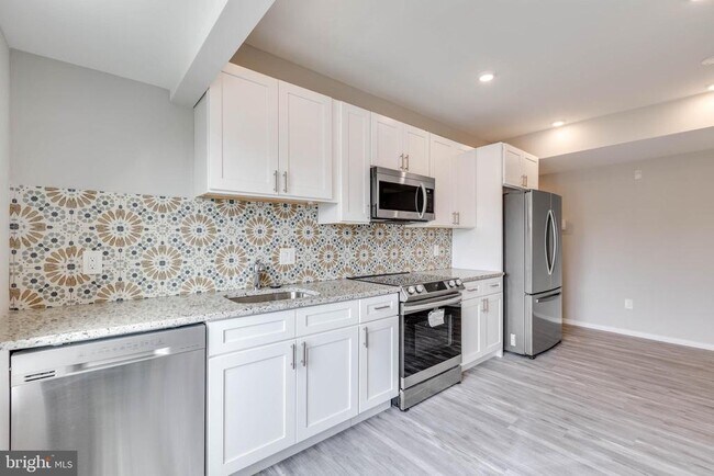 Building Photo - 1225 W Dauphin St