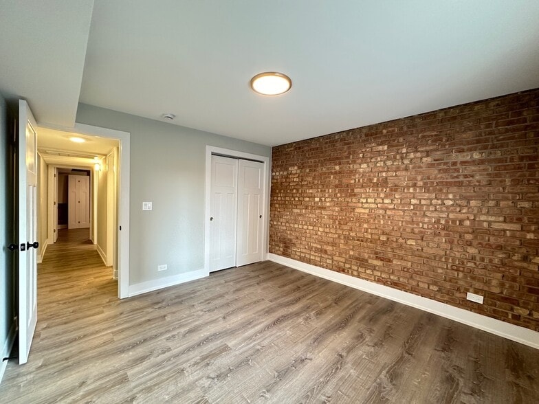 Building Photo - 1223 N La Salle Dr