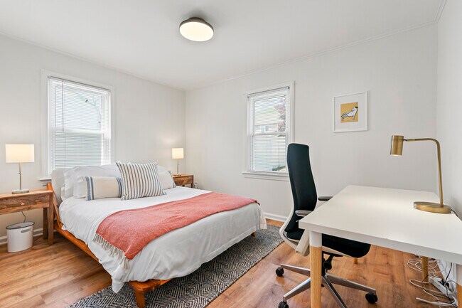 Building Photo - 1619 Riverview Terrace