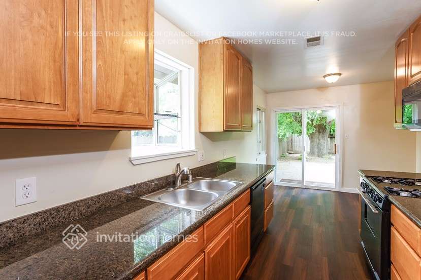 Building Photo - 1501 Clay St