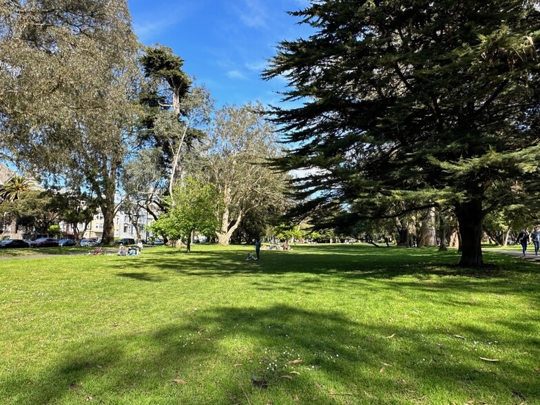 Panhandle Park, 1 block - 1386 Page St