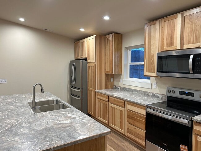 Building Photo - 2Br 2Full Baths and 2 walk in closets-privacy and space. Move in special $500 off first full mont...