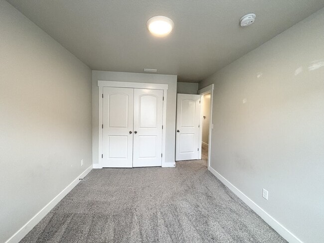Building Photo - 3742 W Canyon Falls Dr