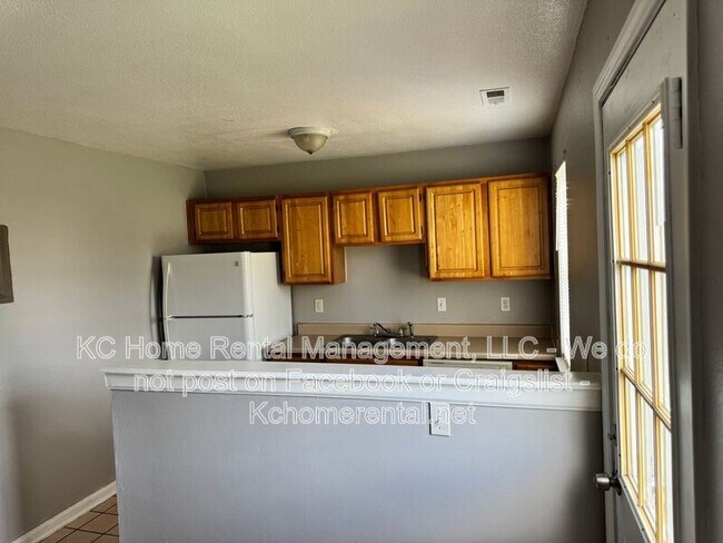 Building Photo - 804 Saddlewood St
