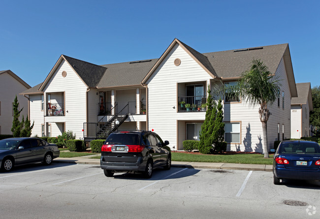 Front View - Ravenwood Apartments