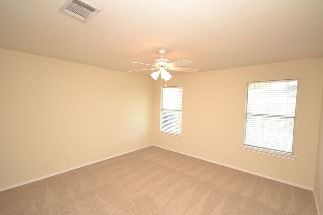 Building Photo - 3 Bedroom 2 Bath in Horizon Park