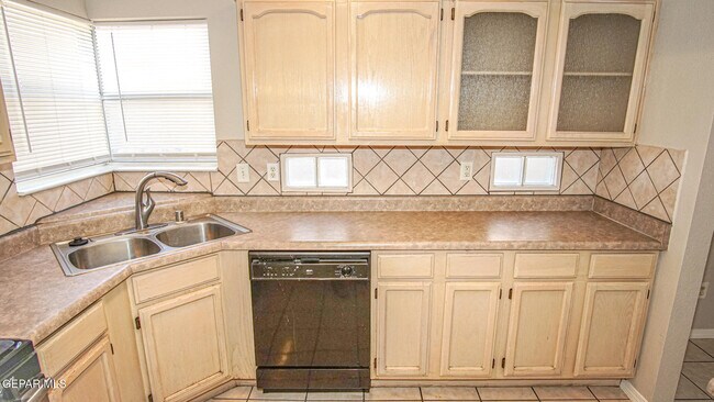 Building Photo - 7481 Umbria Dr