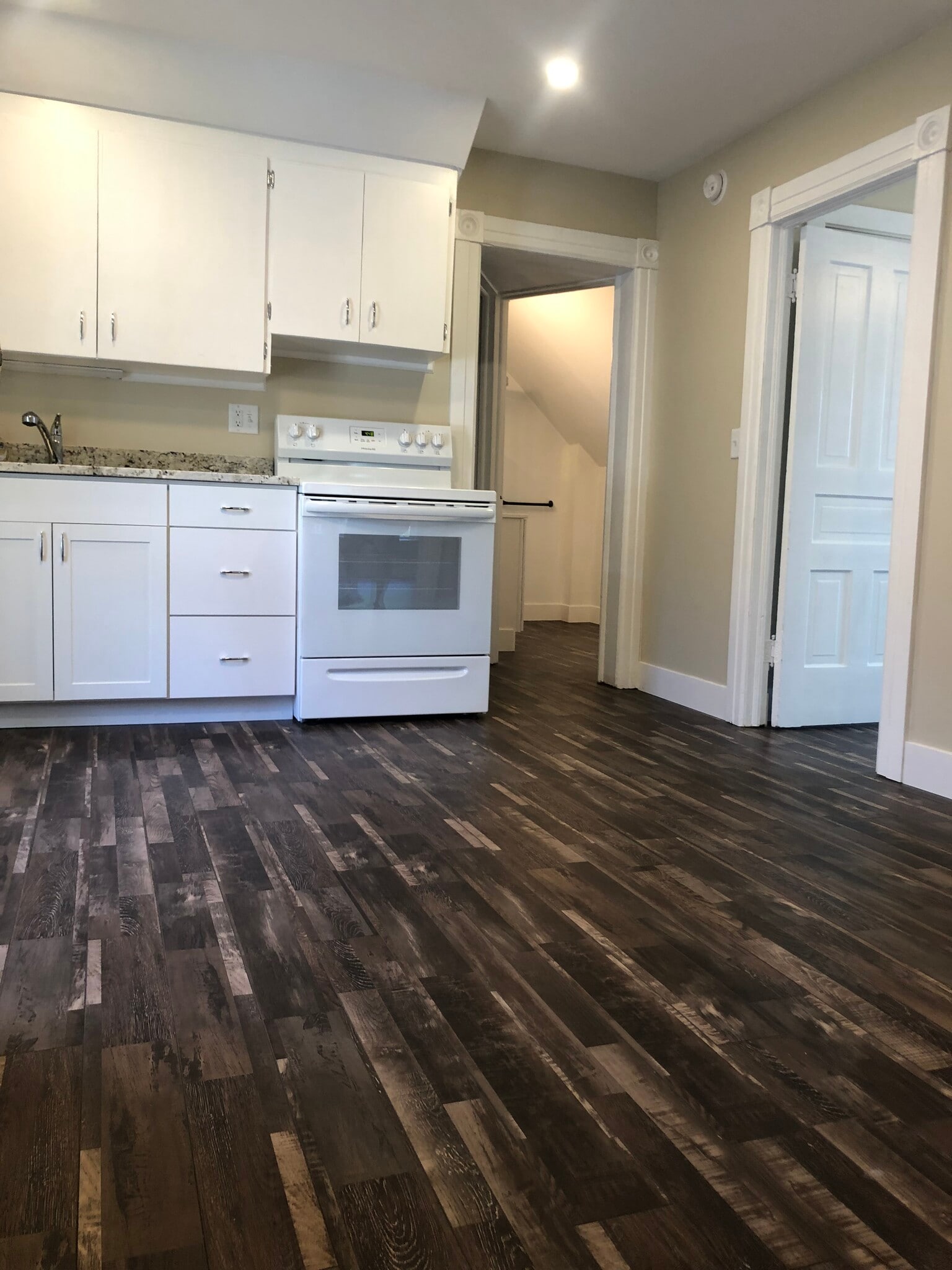 Kitchen - 916 Harrison Ave