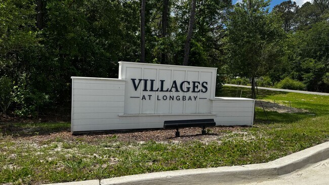 Building Photo - Charming 3BR Townhome with Screened-In Patio