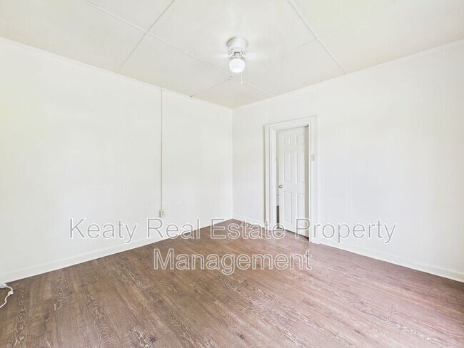 Building Photo - 119 Delories St