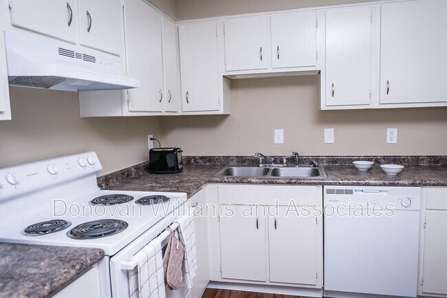 Building Photo - 4620 Central Ave