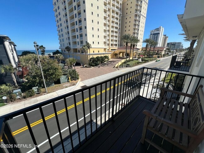 Building Photo - 1018 1st St S