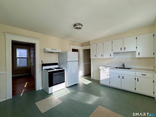 Building Photo - 182 Sheridan St