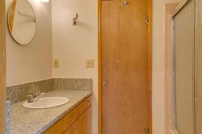 Building Photo - Water View Kirkland home West of Market st...