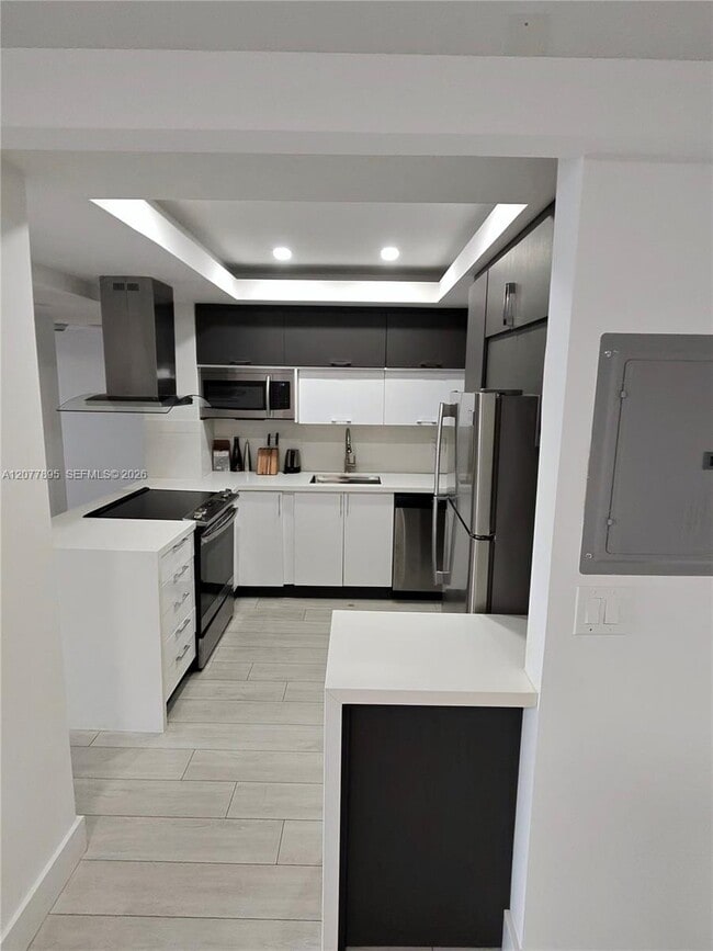 Building Photo - 500 Bayview Dr