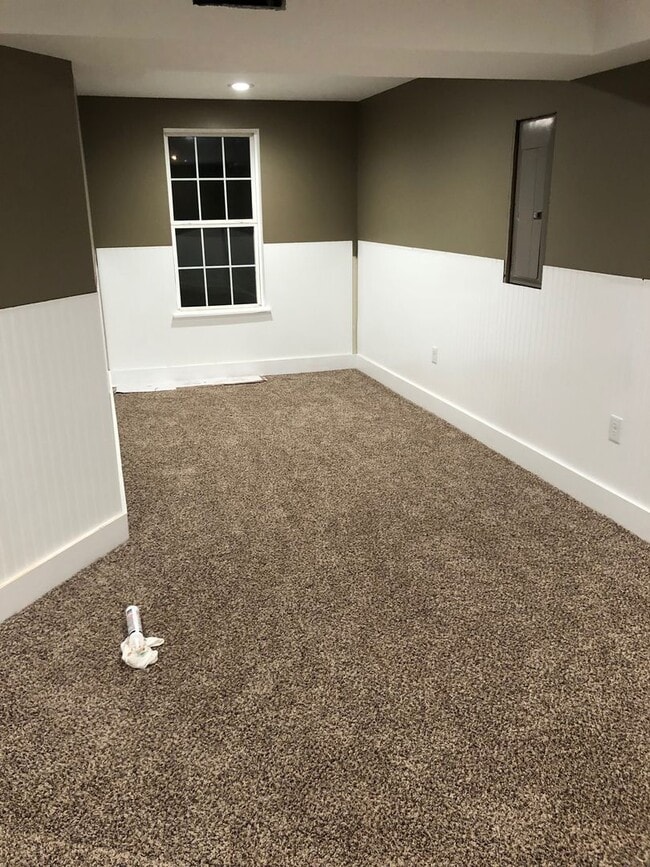 Building Photo - Four bedroom home in Plum Springs with fully finished basement