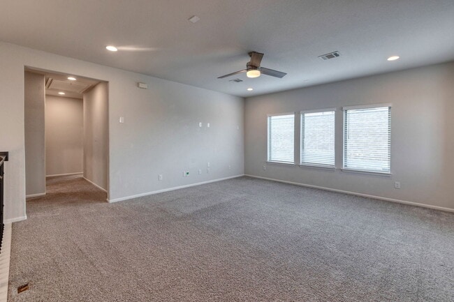 Building Photo - 125 Rangel Dr