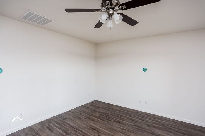 Building Photo - 476 Crestridge Dr