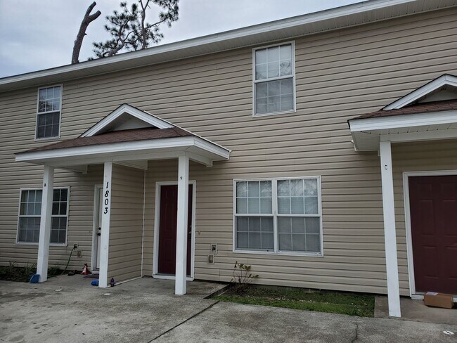 Primary Photo - 1803 Hickory Ave