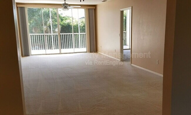 Building Photo - 14931 Park Lake Dr