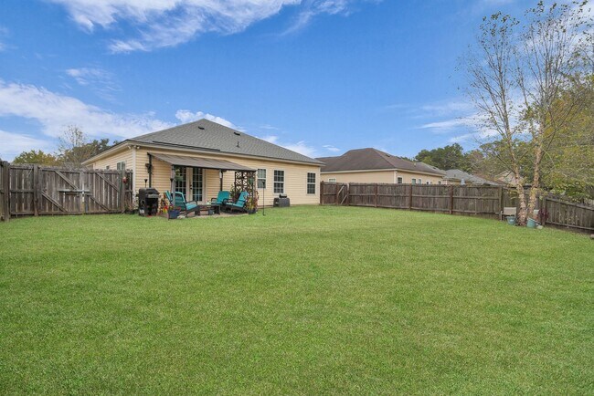 Building Photo - Charming 3BR Home in Richmond Hill with Pond View & Great Location!